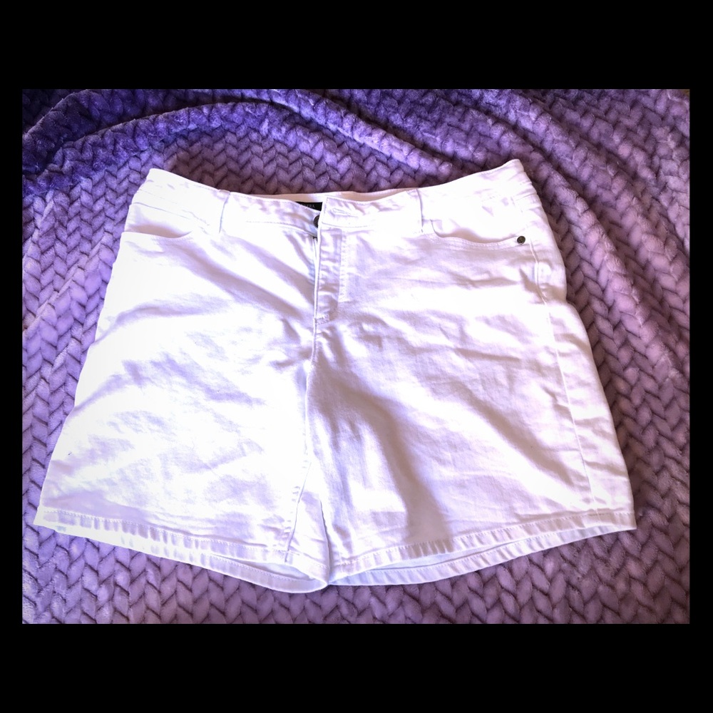🌟 Vera wang shorts 3/$15